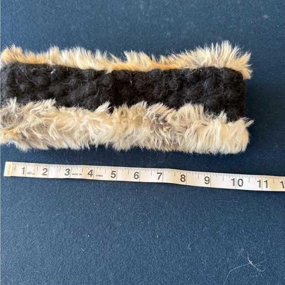 Headed to the snow? Need to stay cozy and get it quick? I ship ASAP! Zoom in👀 - Picture 8 of 15